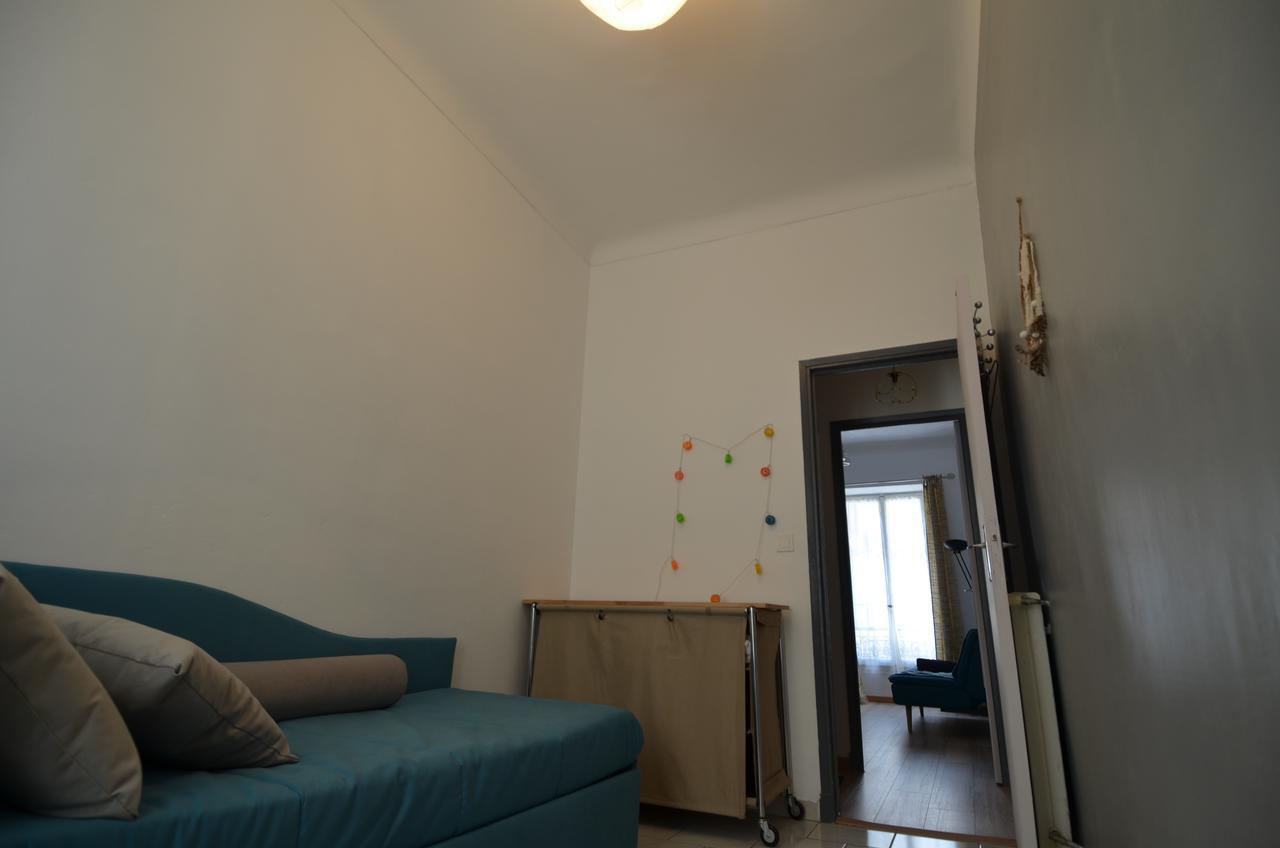 5 Personnes Dans Le Quartier Du Port De Apartment Nizza
