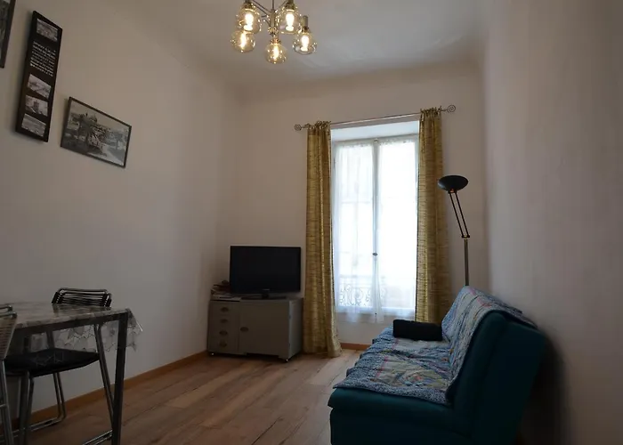 Appartement 5 Personnes Dans Le Quartier Du Port De Nice
